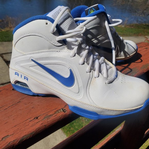 Womens Nike basketball shoes - Picture 3 of 3